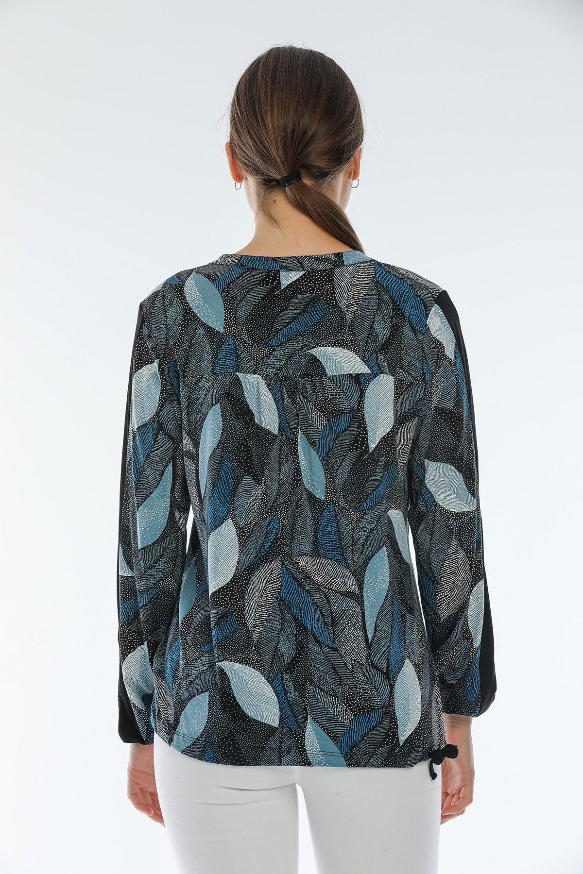 Yaprak Desenli Mavi Tonlar Belden Bağcıklı Bluz