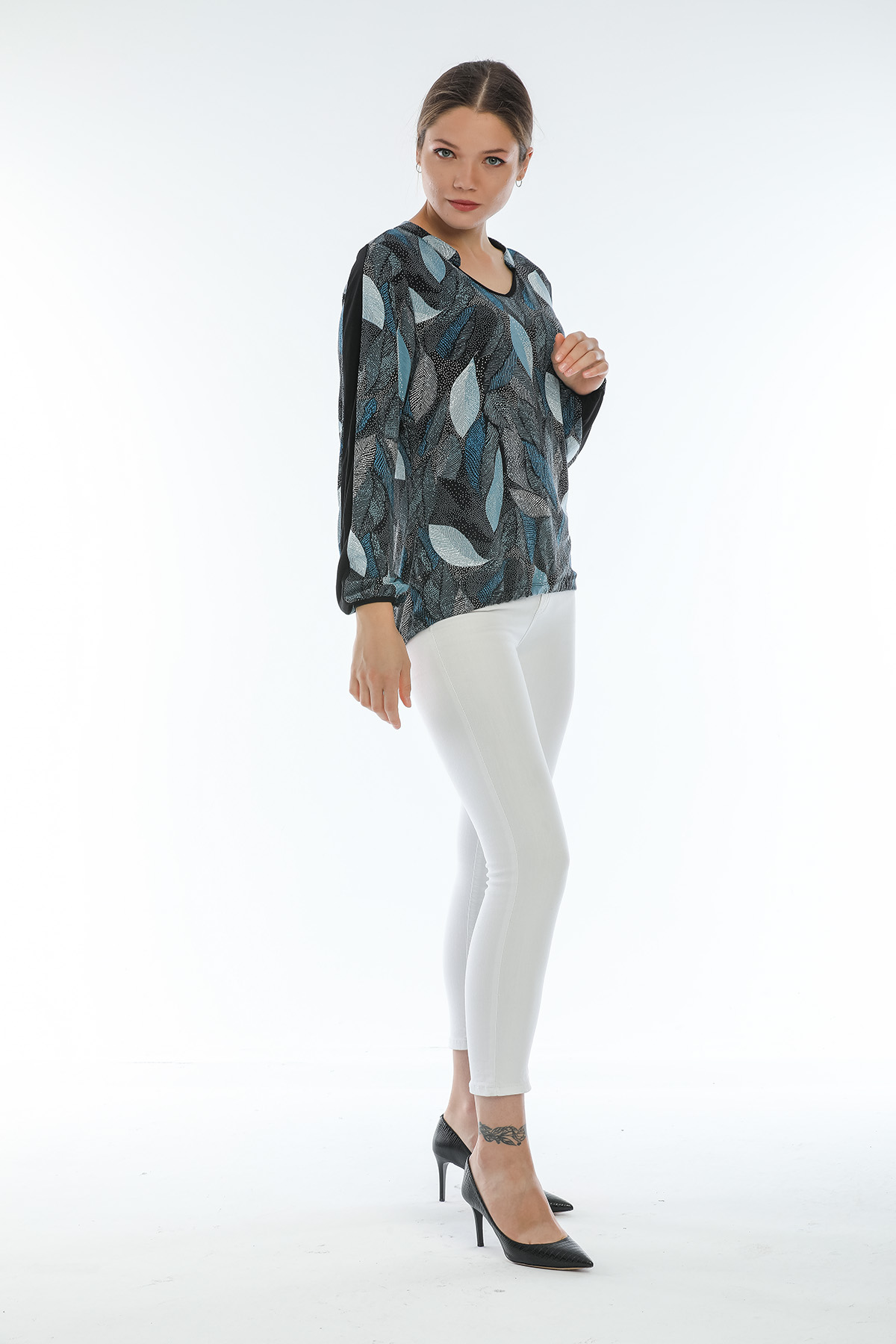 Yaprak Desenli Mavi Tonlar Belden Bağcıklı Bluz